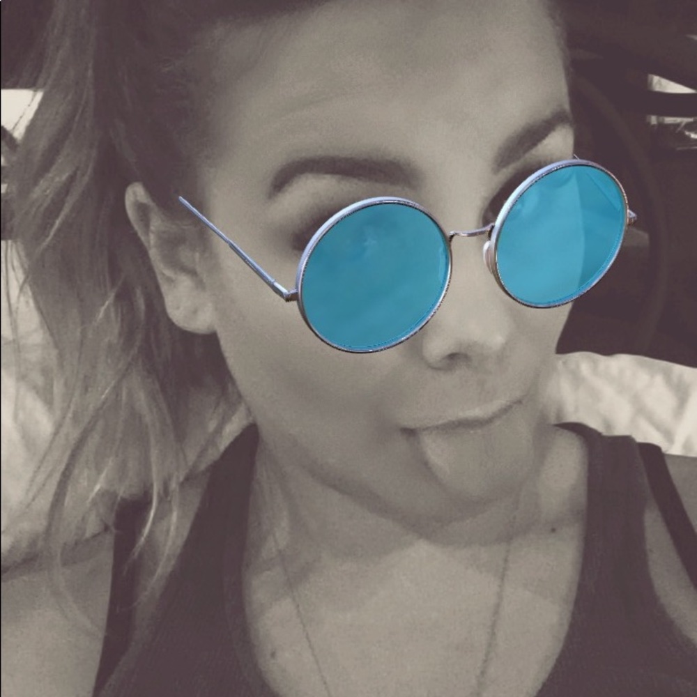 Meet your Posher, Roxie